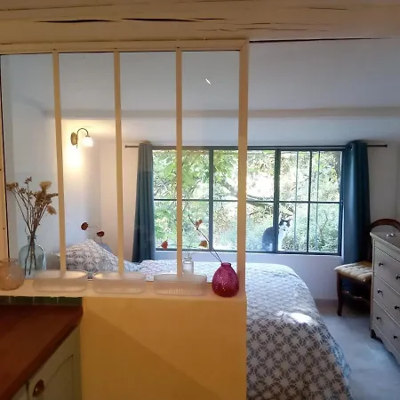 Mazet Terrasse Et Jardin Holiday home Nimes
